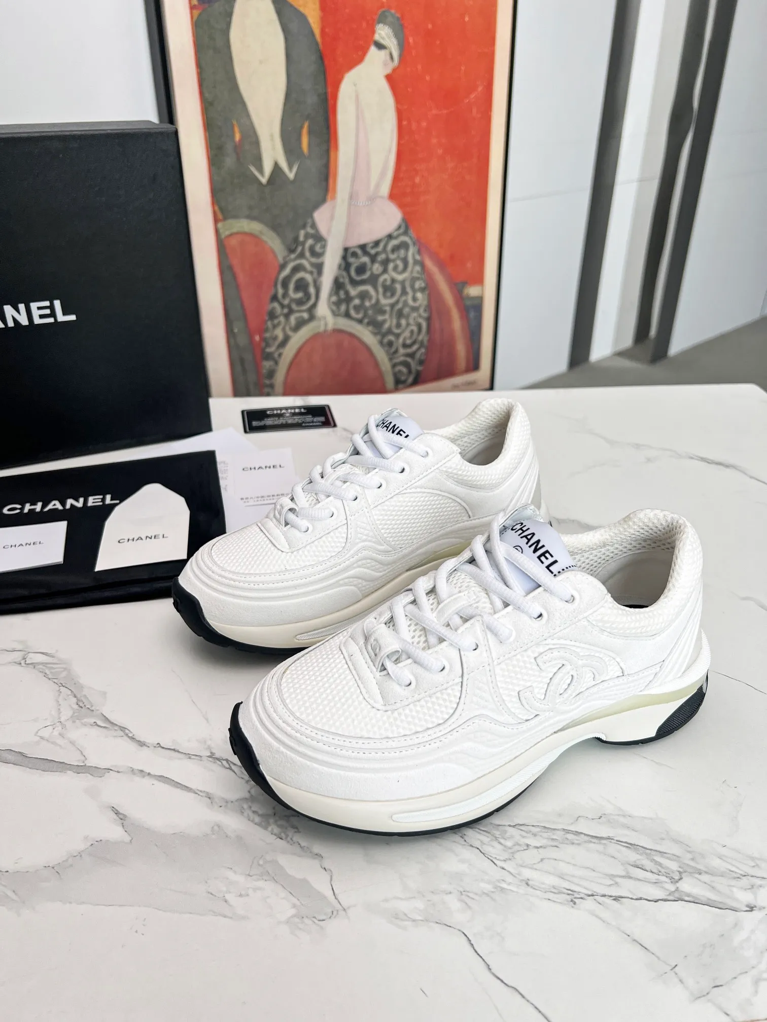 👟👟Ex-factory price 640👟👟 chanel Chanel 2024 early spring vacation series latest casual sports shoes silver white, gold white, silver gray, black and red! Incomparably beautiful and easy to wear, very light, the lining is also super soft, super comfortable, the upper is breathable, the color is high-end and durable, versatile. Upper: cowhide and cloth stitching. Inner: breathable mesh. Original foam combination outsole. Size: 35-40.